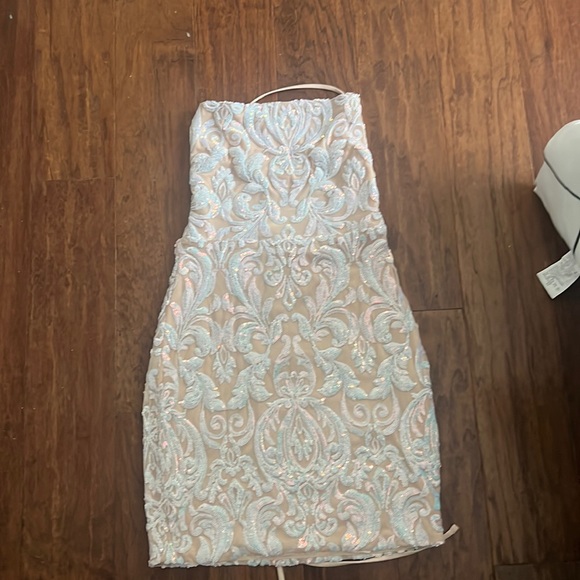 was worn once , size 6 - Picture 2 of 3